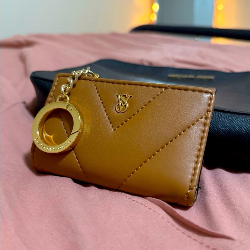 VICTORIA'S SECRET
Card Holder Keychain